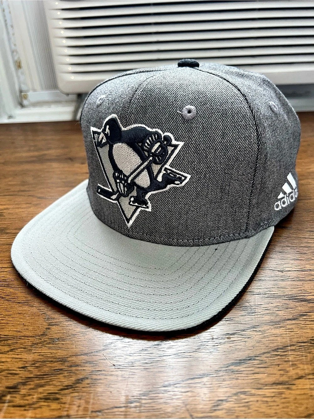 Adidas Pittsburgh Penguins NHL Authentic Pro Snapback Gray & White Like New